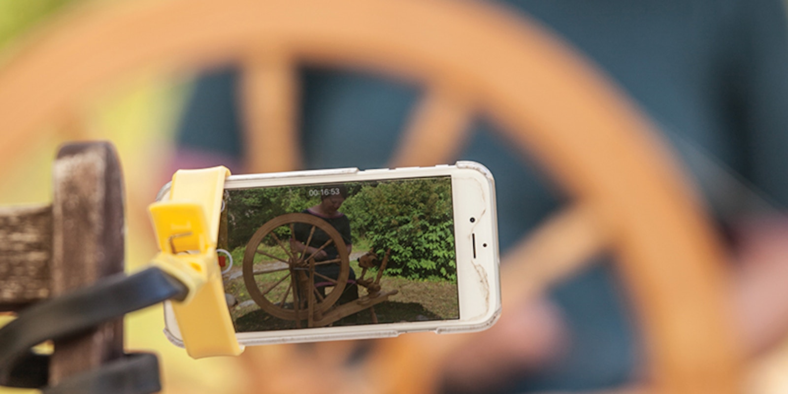What’s It Like to Make YouTube Videos about Handspinning with a Film Crew of One? Primary Image
