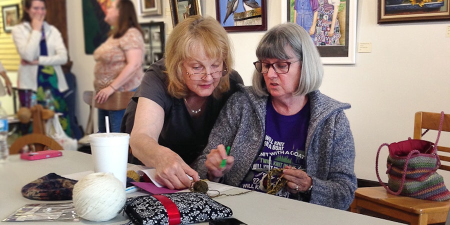 Roving Reporter: Carding and Spinning Tips for Fair Isle Knitting Image