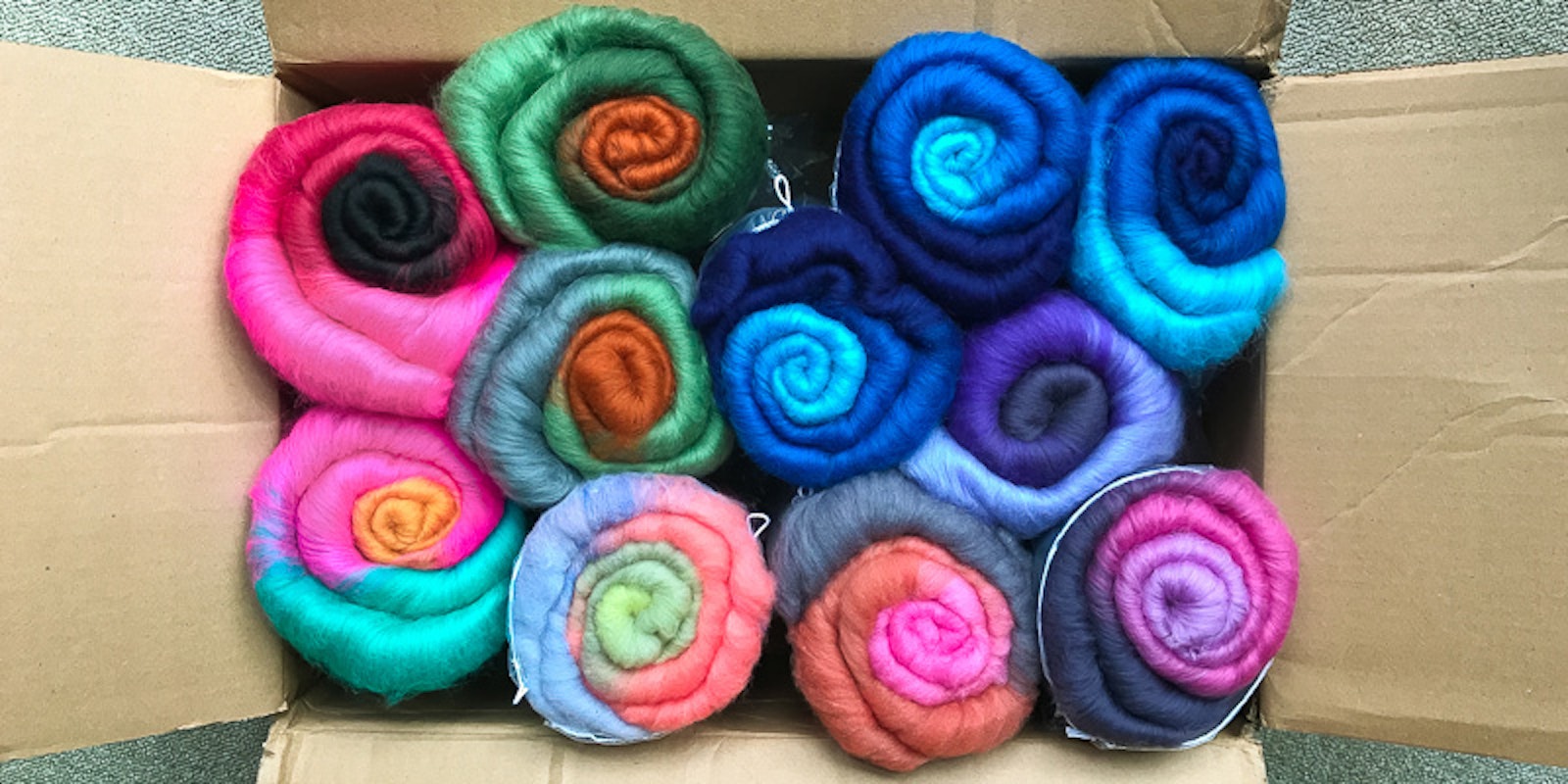 Roving Reporter: Gradient Spinning: 3 Reasons to Love Smoothie Batts Primary Image