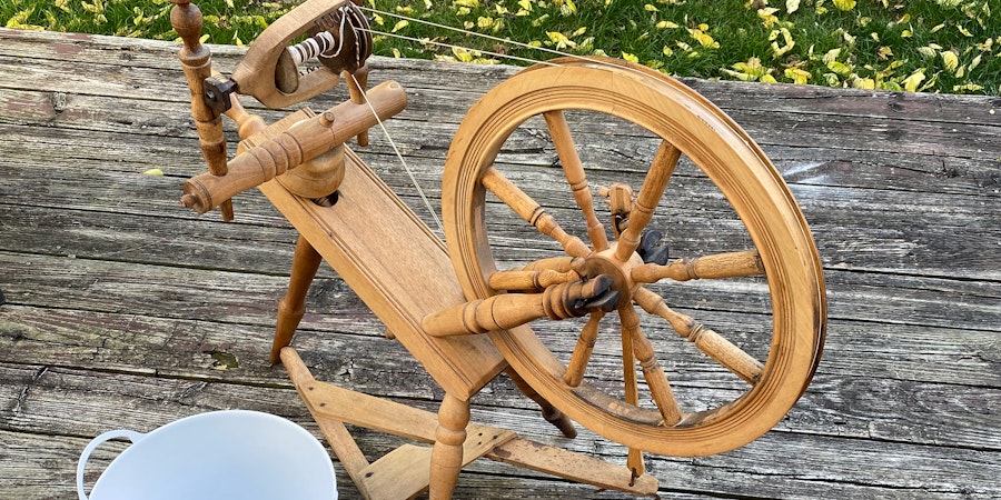 How to Maintain Your Spinning Wheel: Oil and Lubrication Image