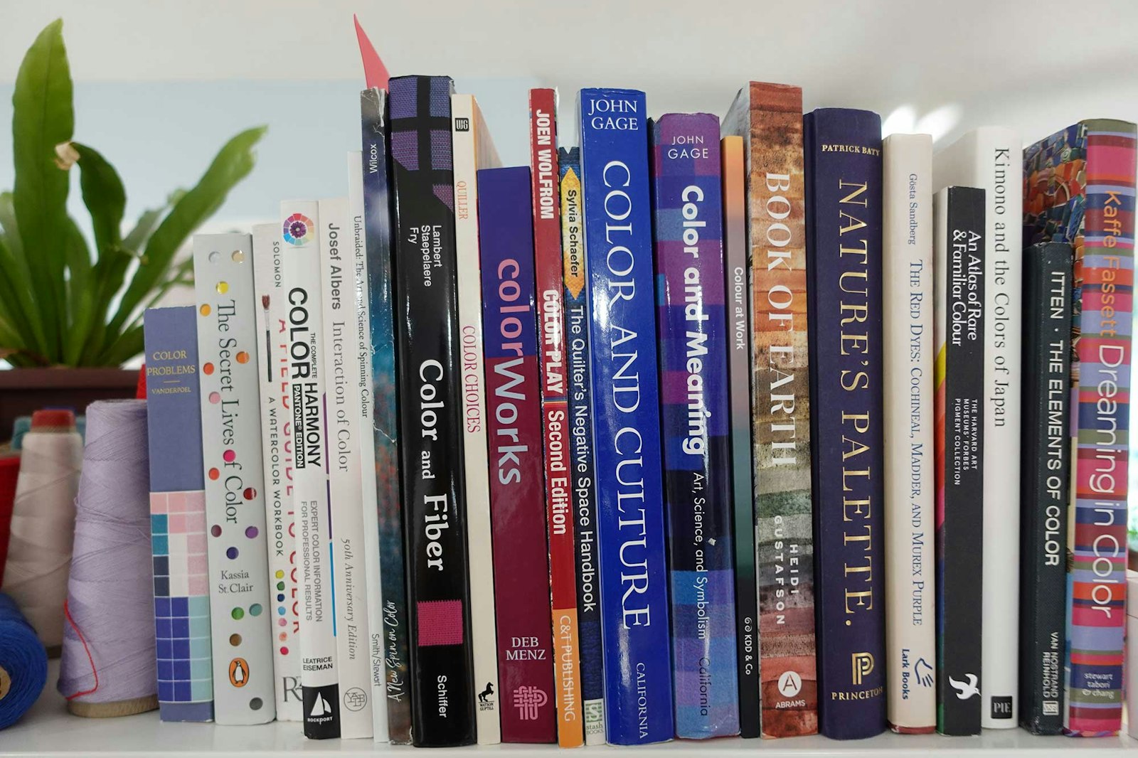 Further Reading: My Top Ten Color Theory Resources for Spinners Primary Image