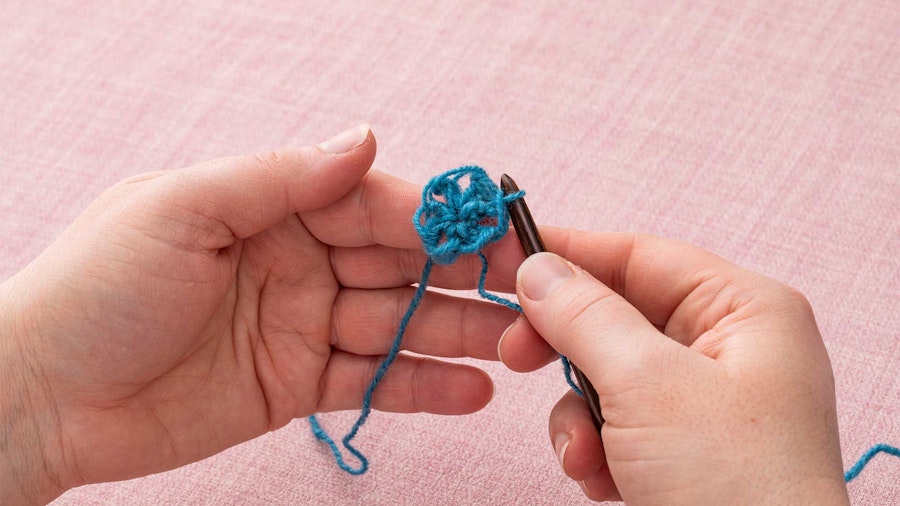 How to Make a Crochet Magic Ring Image